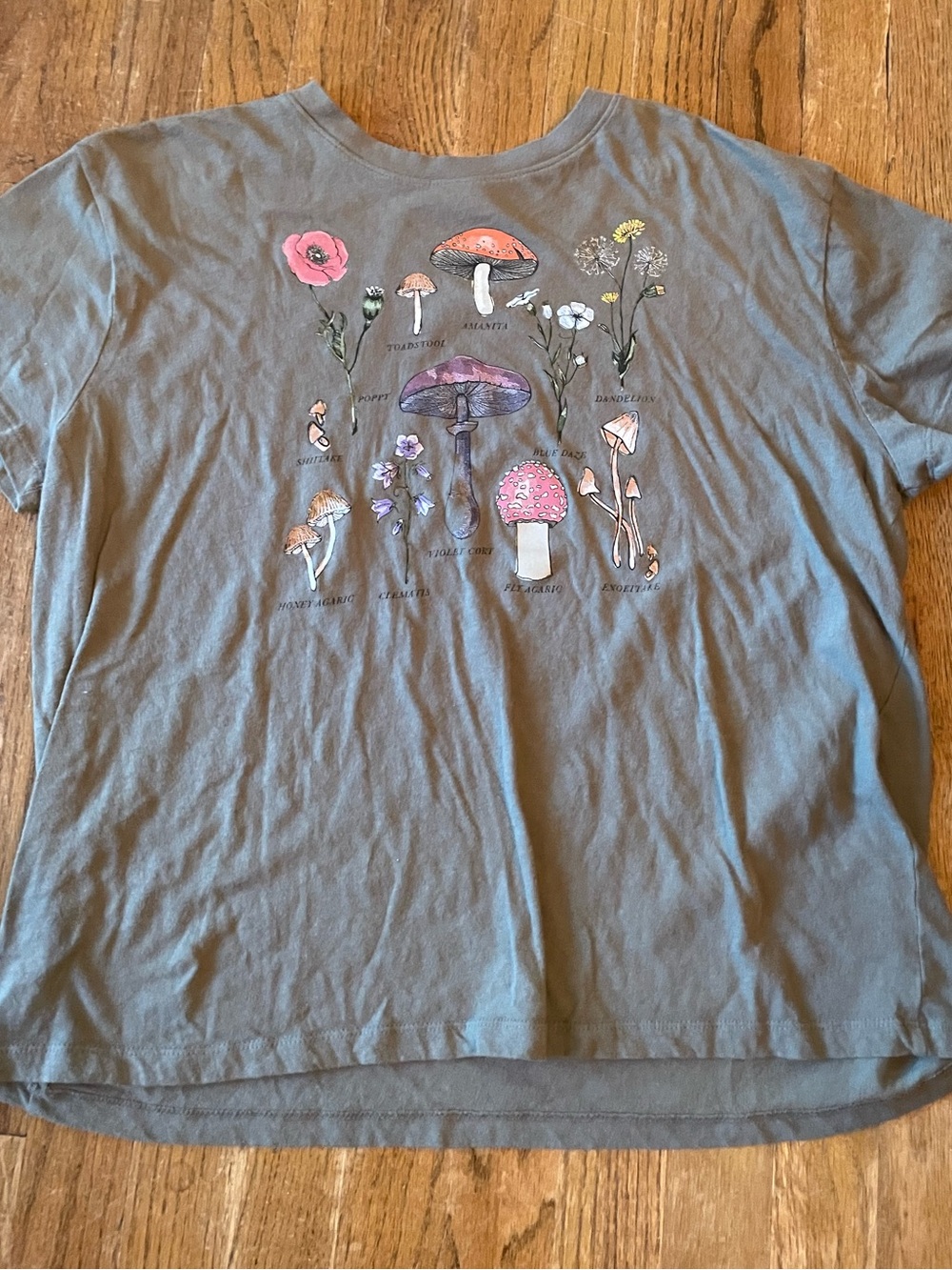Doe size large Mushroom & Floral Graphic Tee - Gray